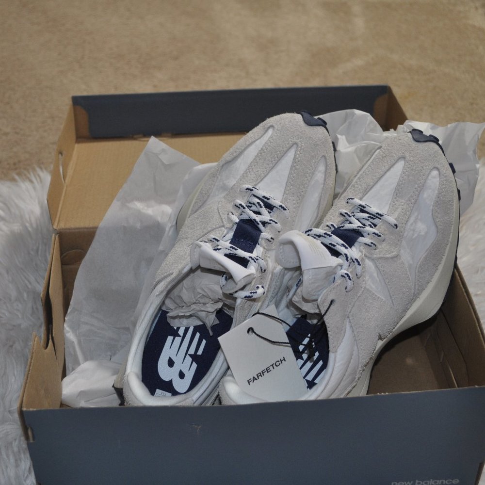 New Balance 327 Low Top sneakers NEVER BEEN WORN!